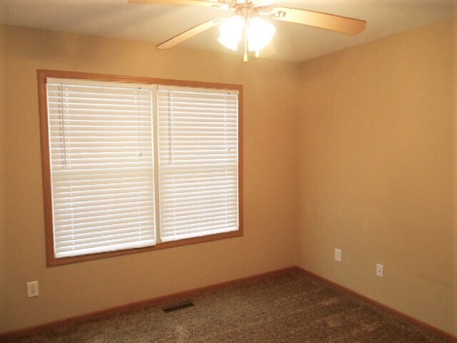 Building Photo - 2271 Landcrest Dr