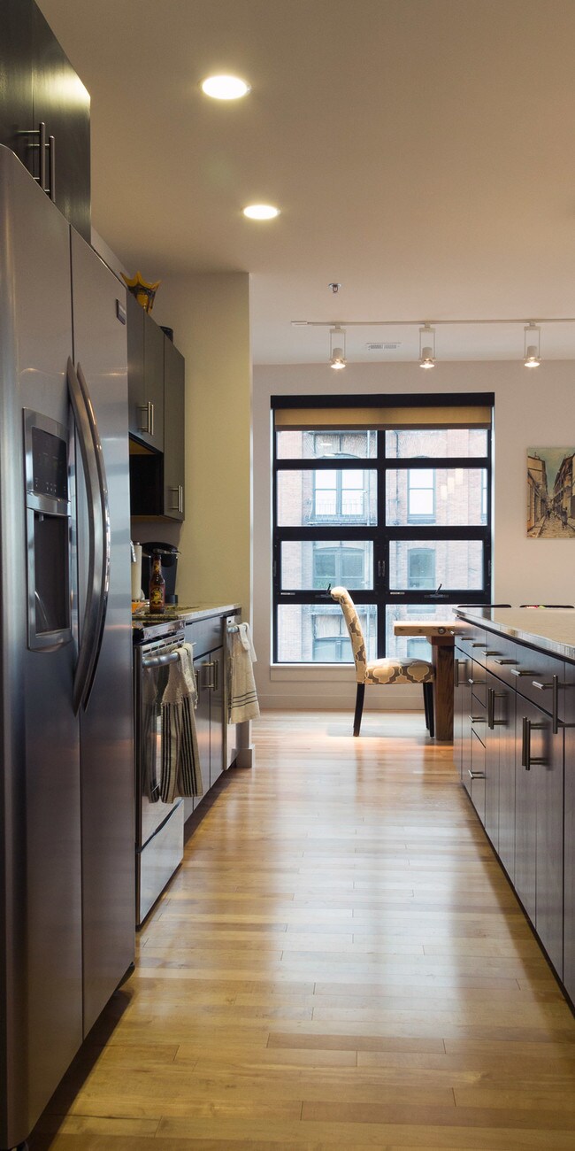 Building Photo - 12 Howard