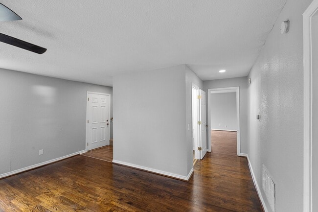 Building Photo - 206 S Cleveland St