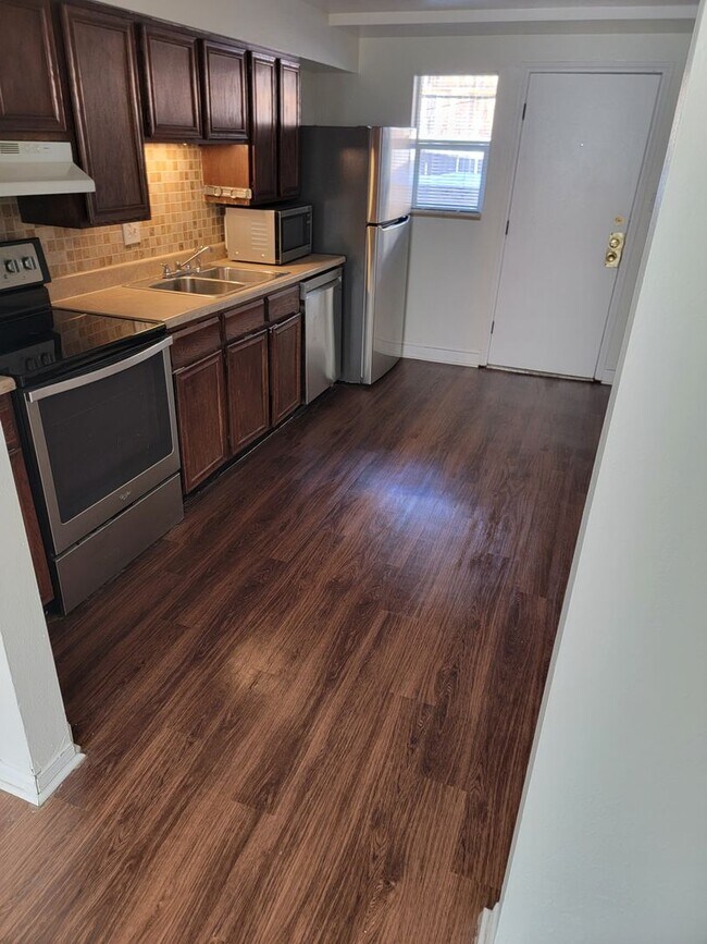 Building Photo - 2 bedroom 1 bath | Near downtown Golden | Lots of natural light |