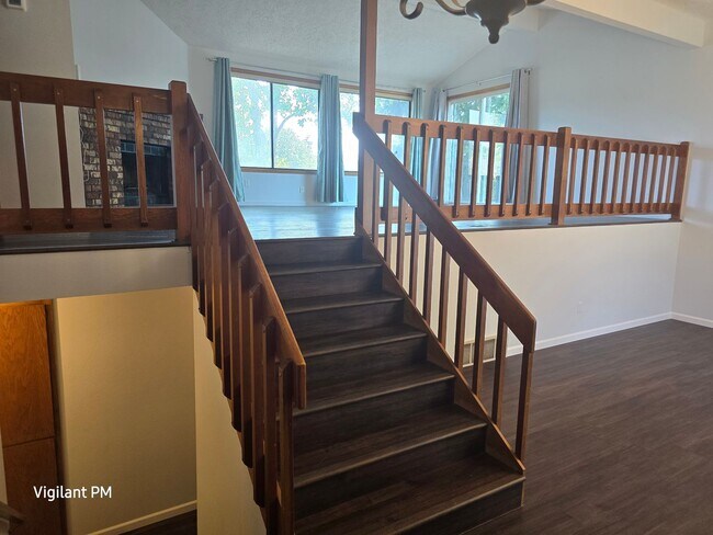 Building Photo - Amazing 3 bedroom home