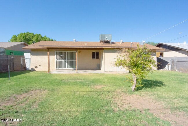 Building Photo - 1235 E Millett Ave