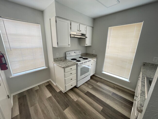 Appliances - 1006 W Kelly Ave