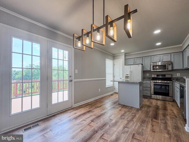 Building Photo - 6337 Littlefield Ct