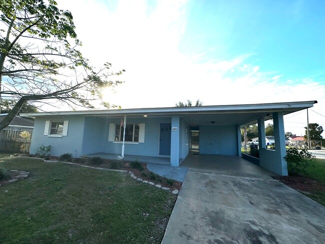 Building Photo - 1400 Carolina Ave