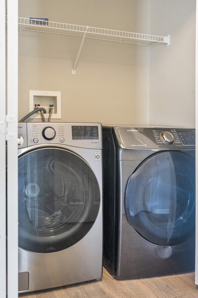 Building Photo - 1117 Peregrine St