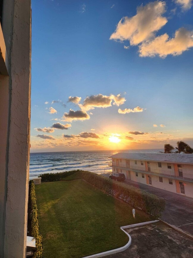 Building Photo - 1237 Hillsboro Mile