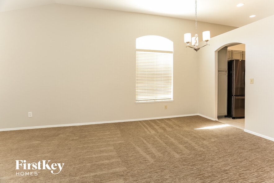 Building Photo - 4421 Inez Dr