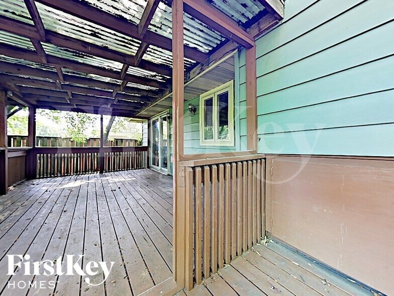 Building Photo - 28W608 Bolles Ave
