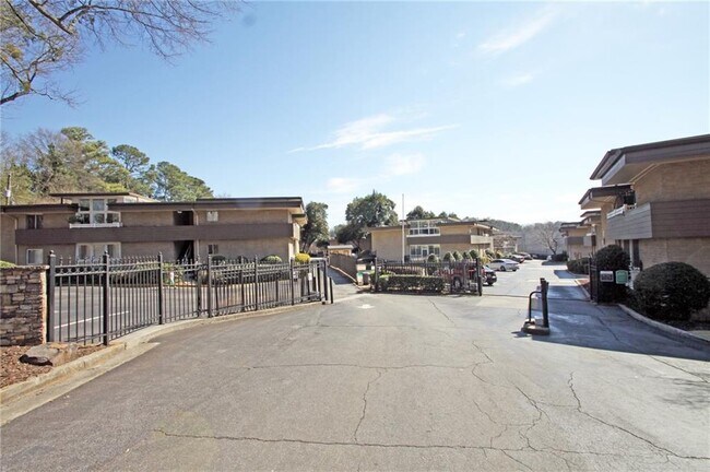 Primary Photo - 346 Carpenter Dr NE