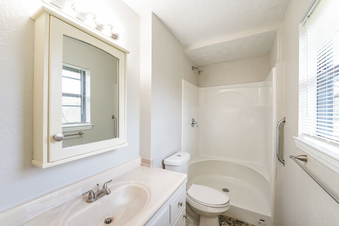 Building Photo - 4390 Stone Ridge Cir