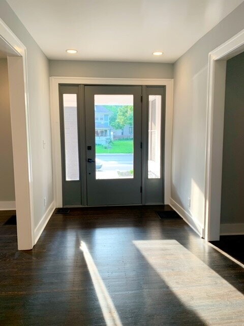 Building Photo - COLLEGE AVE- PROFESSIONALLY REMODELED 5BR/3/5BA HOME AVAILABLE NOW!