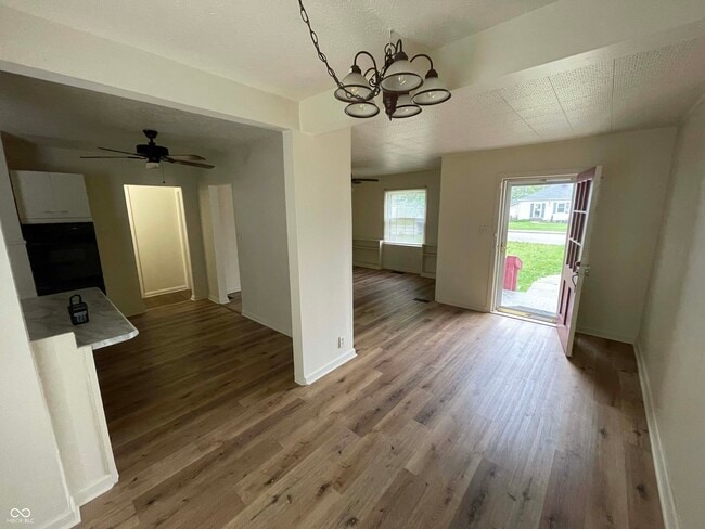 Building Photo - 4522 N Longworth Ave