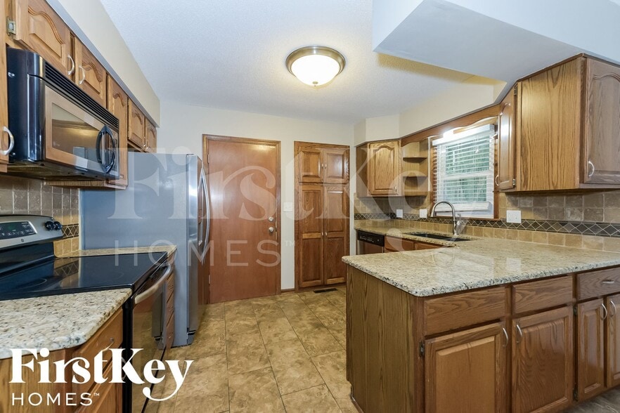 Building Photo - 6800 N Walrond Ave