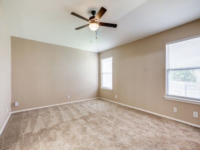 Building Photo - 611 Granite Cliff