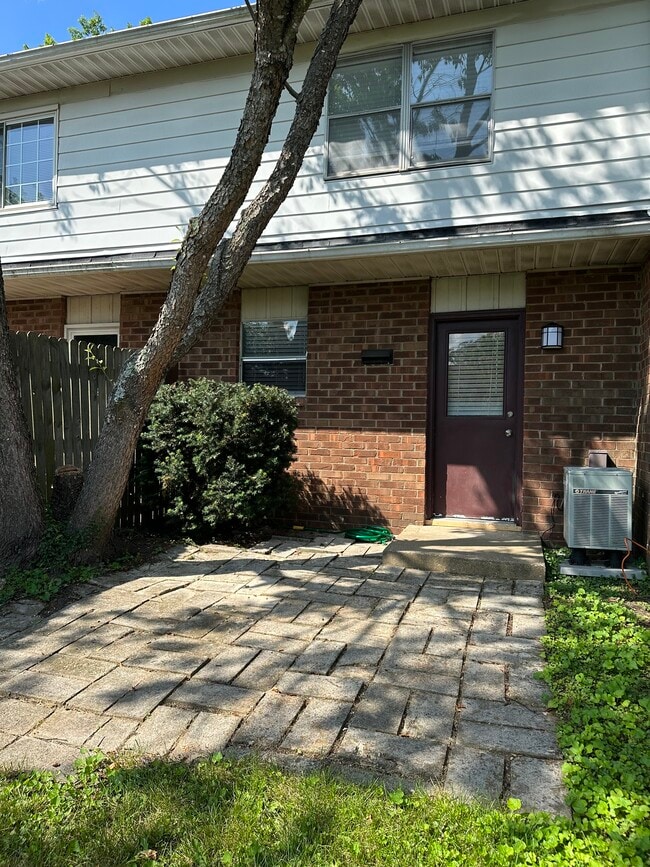 Building Photo - 3500 Warwick Dr
