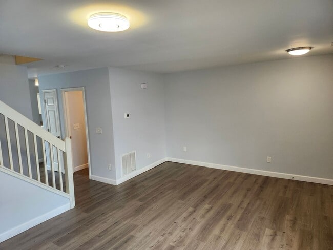 Building Photo - Harrisonburg Townhouse Available for Rent, Spacious 3 BR, 2.5 Baths