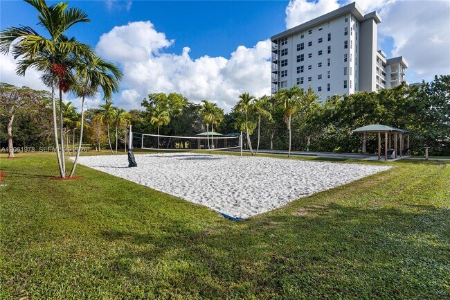 Building Photo - 4030 W Palm Aire Dr