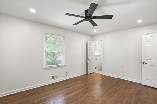 Building Photo - 1811 Mary Lou Ln SE