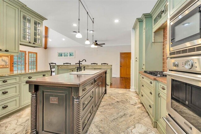 Building Photo - 210 Settlers Rd