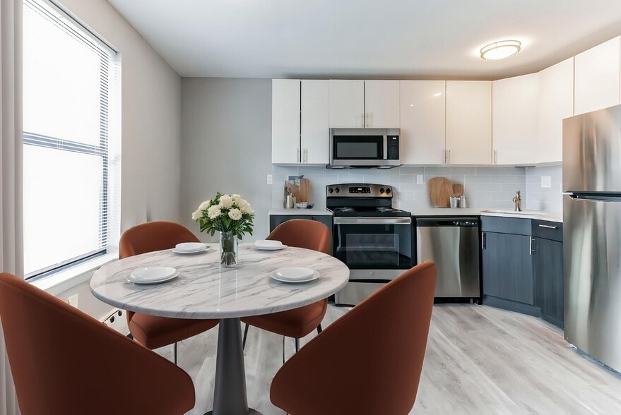 Primary Photo - Newpointe Apartments