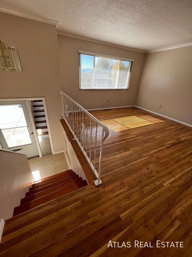 Building Photo - 3914 Encino St
