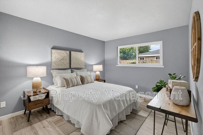 Building Photo - 728 Clipper Way