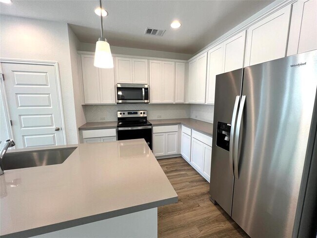 Building Photo - 302 Elm Br Trl