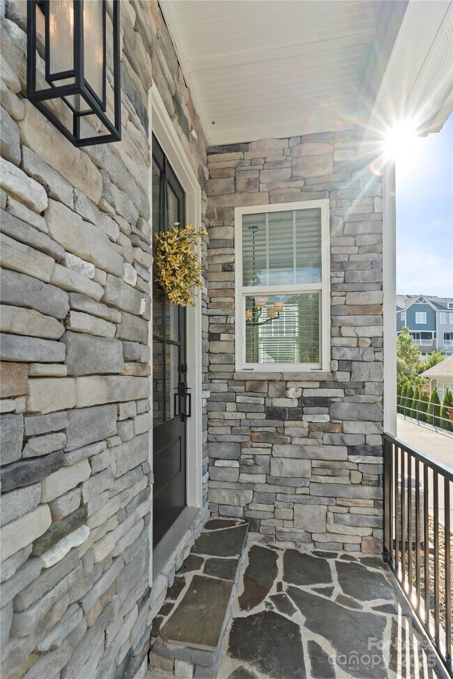 Building Photo - 805 Naples Dr