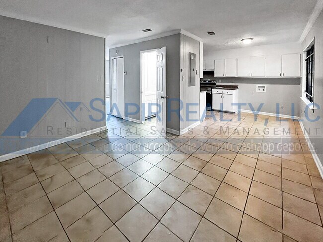 Building Photo - Move in before November 30th and choose yo...