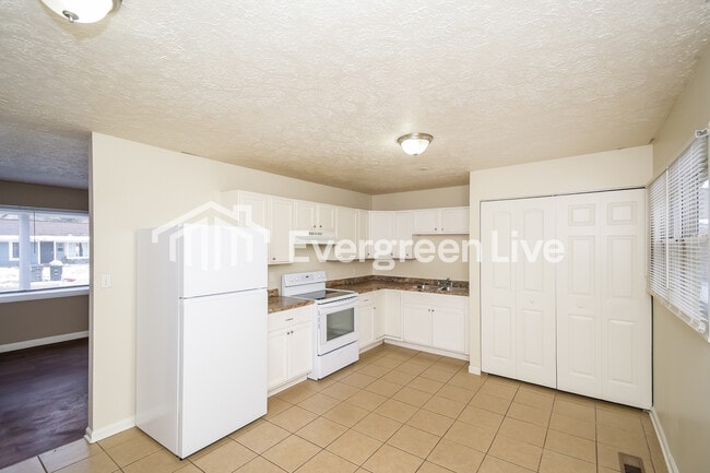 Building Photo - 8724 Montery Rd