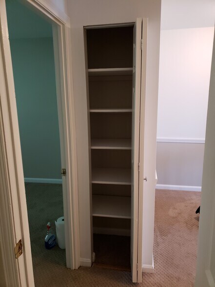 Building Photo - 9164 Broken Oak Pl