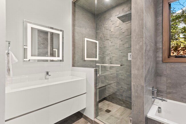 Building Photo - 522 Spruce St