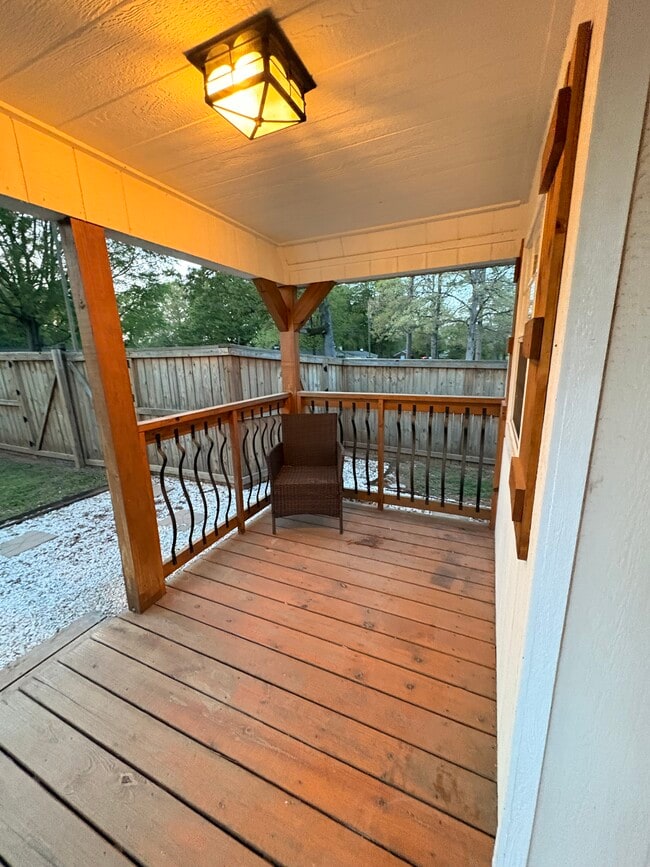 Building Photo - Private 1-Bedroom Cottage