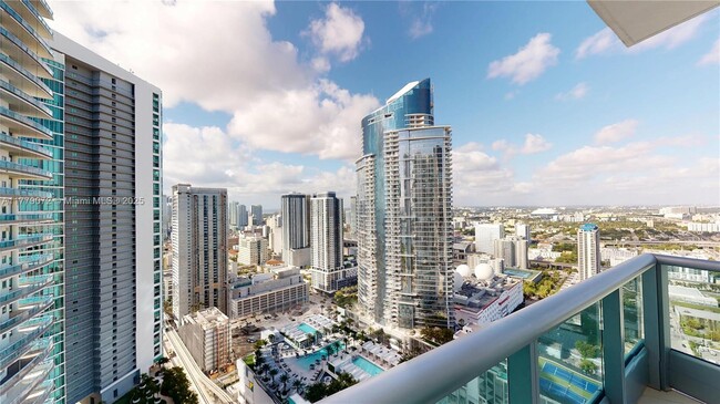 Building Photo - 900 Biscayne Blvd
