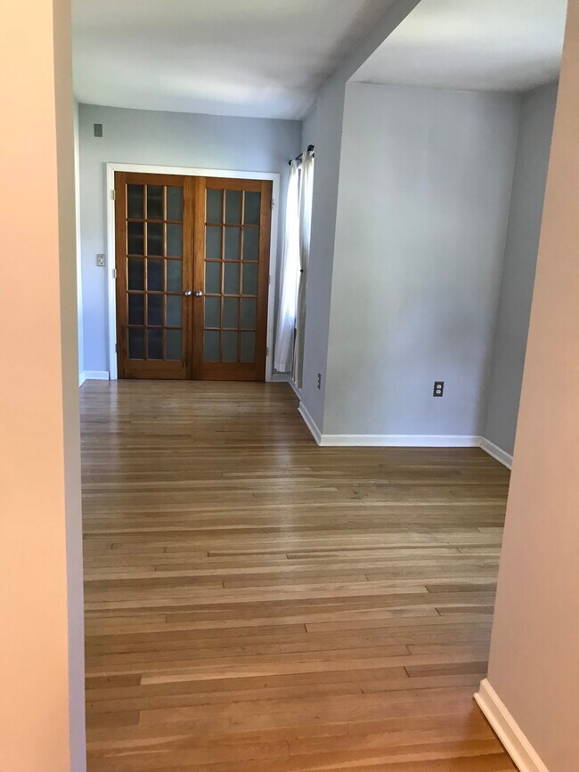 Building Photo - 11 Cherry St