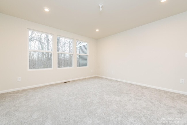 Building Photo - 2801 Willow Ct