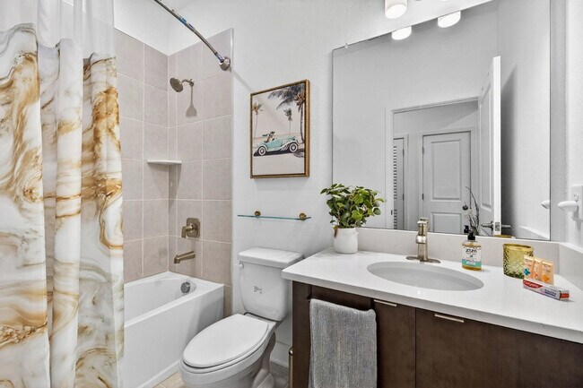 Building Photo - 1734 W Cherry St