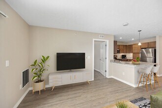Building Photo - The Summit Apartments