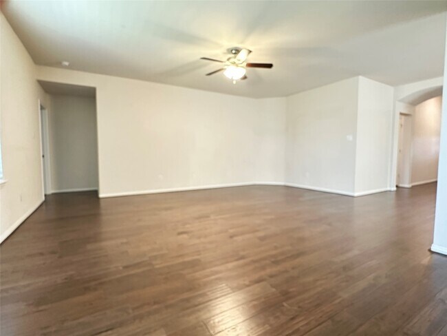 Building Photo - 16030 Dehay Ln