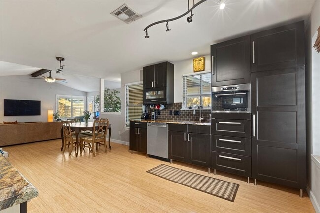 Building Photo - 5606 Shreveport Dr