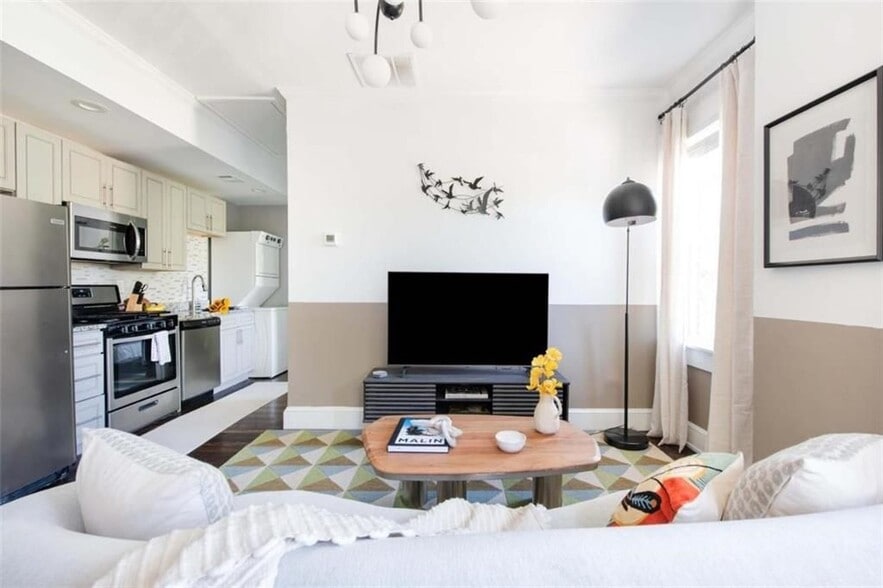 Building Photo - 1351 Oxford Rd NE