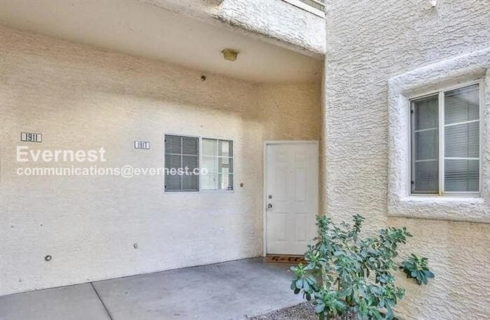 Building Photo - 1917 Cutlass Dr