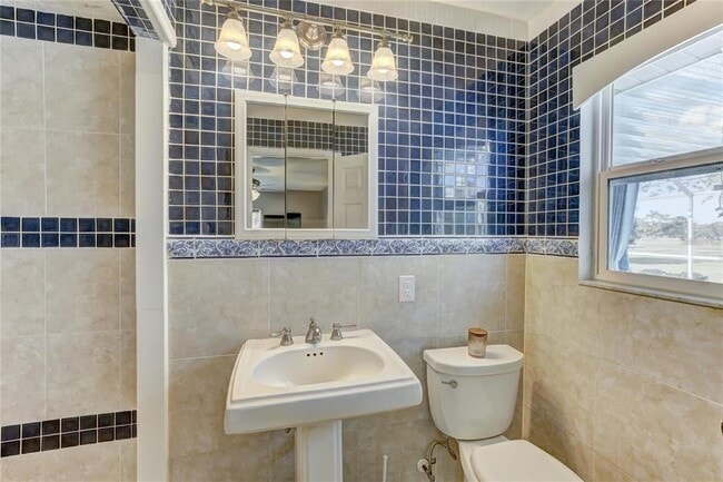 Building Photo - 711 Whitfield Ave