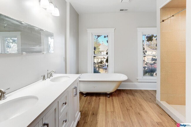 Building Photo - 2210 Wirt St