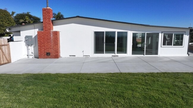 Building Photo - Freshly remodeled, 4 bedroom 2 bath house ...