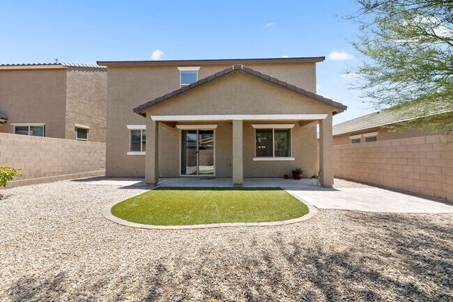 Building Photo - 4 Bedroom Home with Community Pool in Vail...