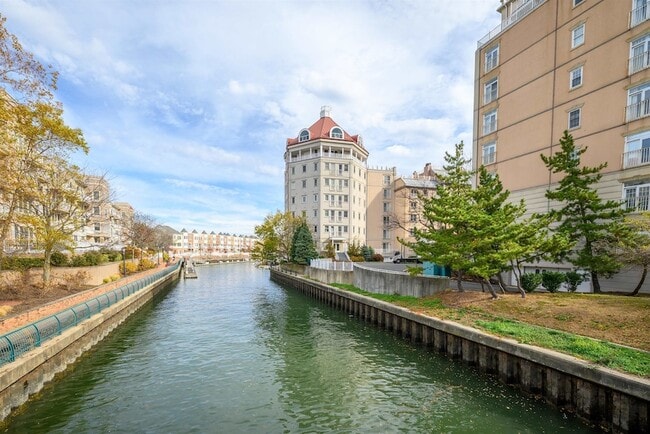 Building Photo - 207 Shearwater Ct W