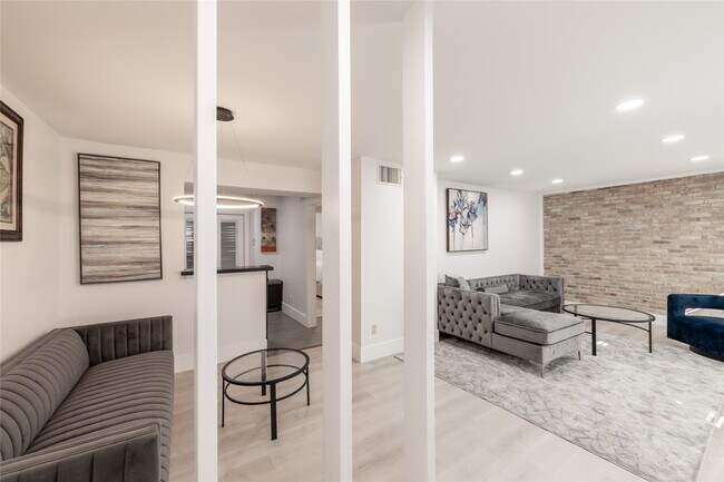 Building Photo - 2601 Marilee Ln