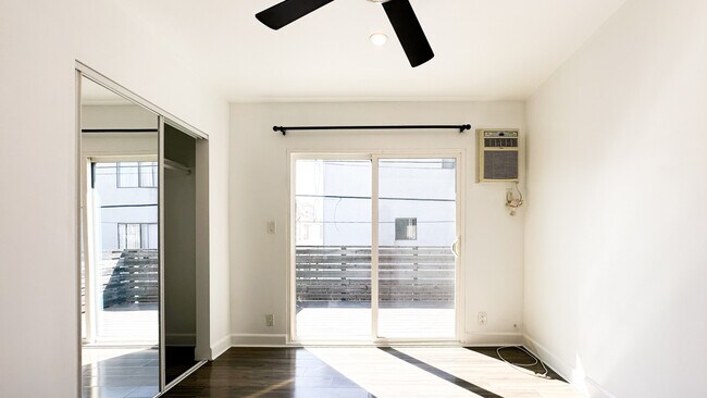 Building Photo - 319 Heliotrope Dr